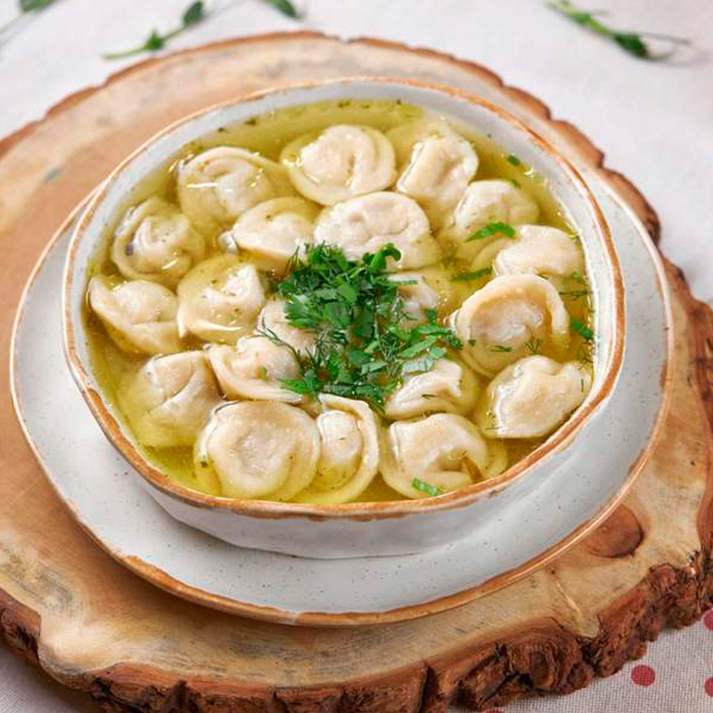 Пельмени с бульоном Пельмени с бульоном