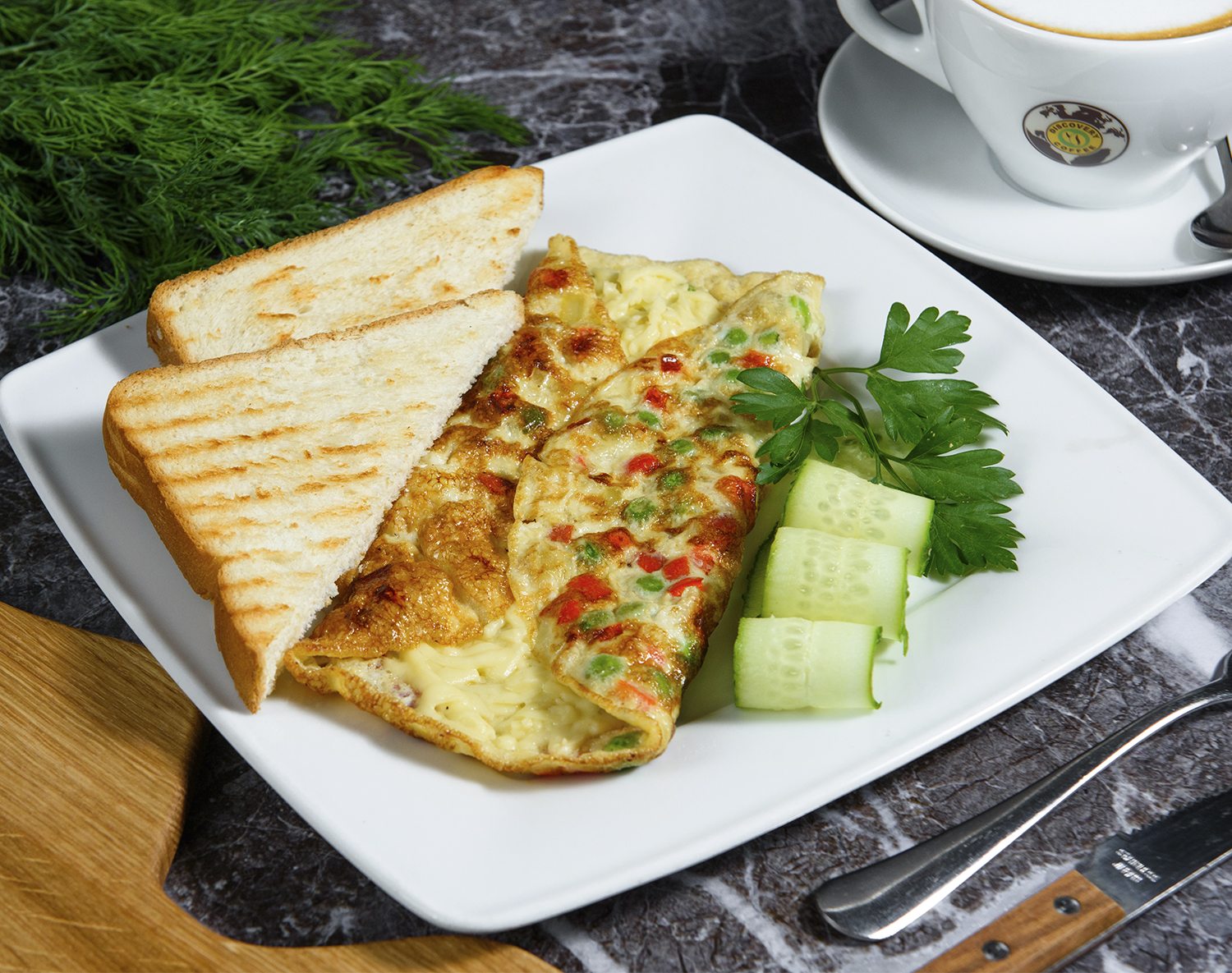 Королевский омлет с сыром и овощами