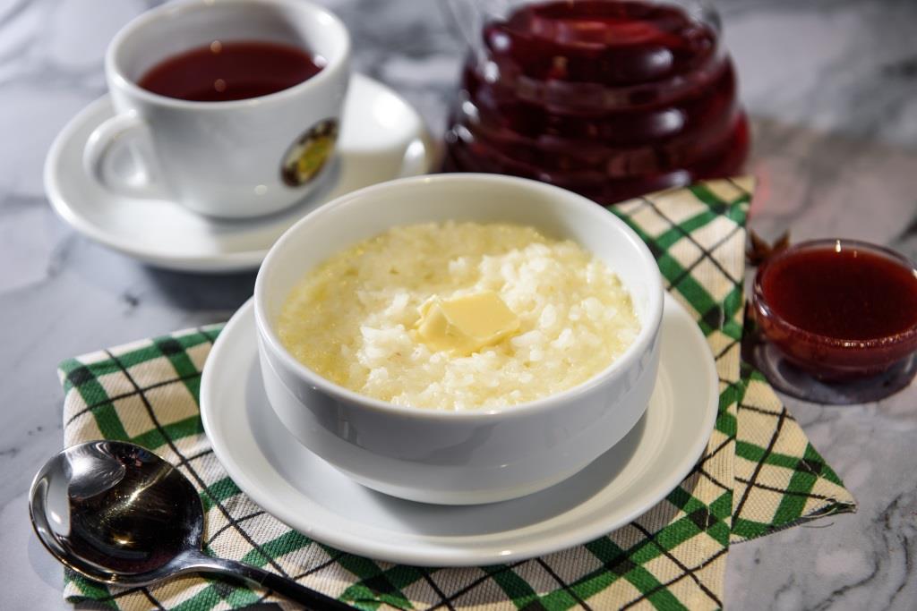 Каша рисовая с клубничным топпингом Каша рисовая с клубничным топпингом